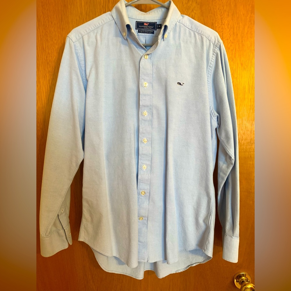 Vineyard vines slim fit whale button down shirt M
Oxford blue